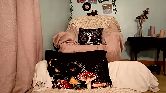 Snapshot of missclochette chatting on 9, 6, 2026 missclochette online show from 9, 6, 2026