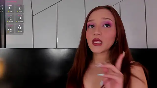 Snapshot of leahluna chatting on 5, 5, 2026 leahluna online show from 5, 5, 2026
