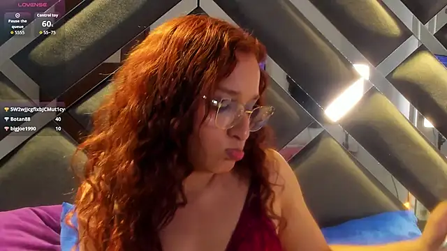 Snapshot of leahluna chatting on 30, 5, 2026 leahluna online show from 30, 5, 2026