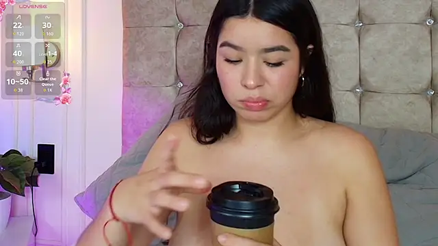 SophieBuitrago online show from 3, 6, 2026