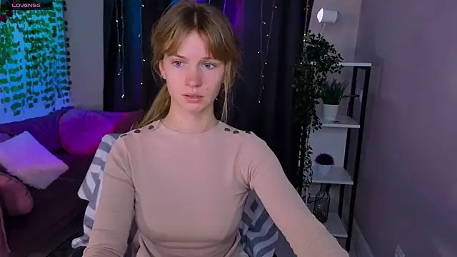 crystalkris  online show from 11, 6, 2026