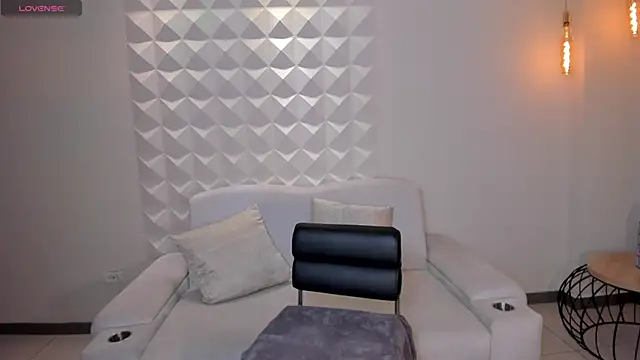 Snapshot of PaulineSanz chatting on 15, 6, 2026 PaulineSanz online show from 15, 6, 2026
