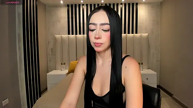 Snapshot of PaulineSanz chatting on 16, 6, 2026 PaulineSanz online show from 16, 6, 2026