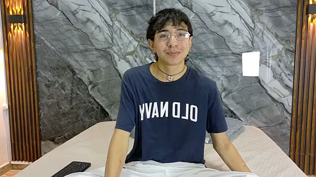 Snapshot of NoahWalker__ chatting on 4, 5, 2026 NoahWalker online show from 4, 5, 2026
