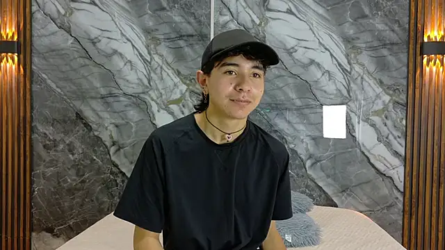 Snapshot of NoahWalker__ chatting on 6, 5, 2026 NoahWalker online show from 6, 5, 2026