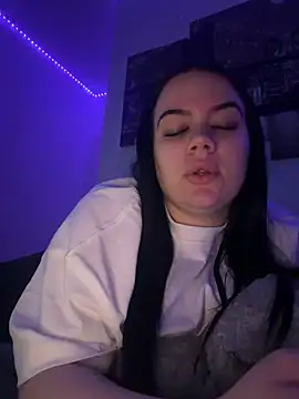 Elly bttn online show from 28, 7, 2026