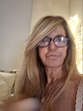 Snapshot of Marianne10 chatting on 21, 5, 2026 Marianne10 online show from 21, 5, 2026