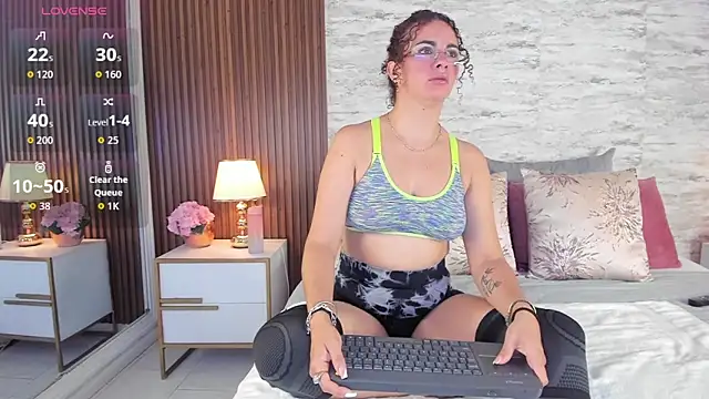 Snapshot of zoehiltonn chatting on 9, 5, 2026 zoehiltonn online show from 9, 5, 2026