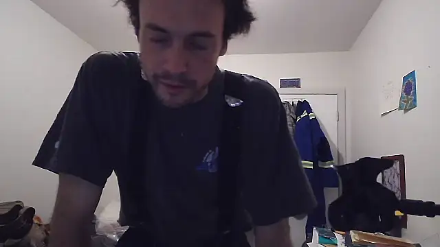 Snapshot of JohnnyMoves chatting on 8, 5, 2026 JohnnyMoves online show from 8, 5, 2026