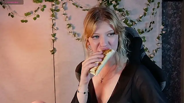 Snapshot of Lina_Wi chatting on 4, 7, 2026 Lina Wi online show from 4, 7, 2026