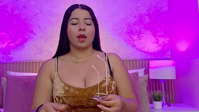 Darcy glow  online show from 8, 5, 2026