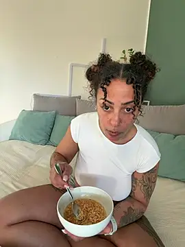 SweetPetiteNoir online show from 21, 4, 2026