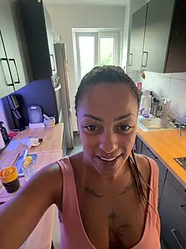 SweetPetiteNoir online show from 30, 6, 2026
