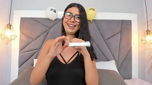 TaniaSevillano online show from 5, 6, 2026