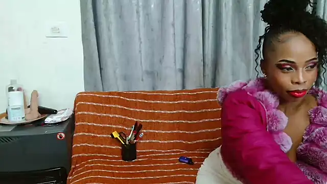 SweetHotLips102 online show from 28, 7, 2026