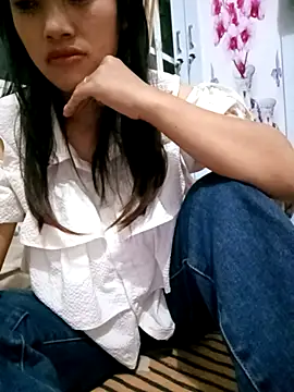 LucyBri01 online show from 18, 4, 2026