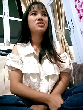 LucyBri01 online show from 18, 4, 2026