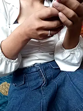 LucyBri01 online show from 19, 4, 2026