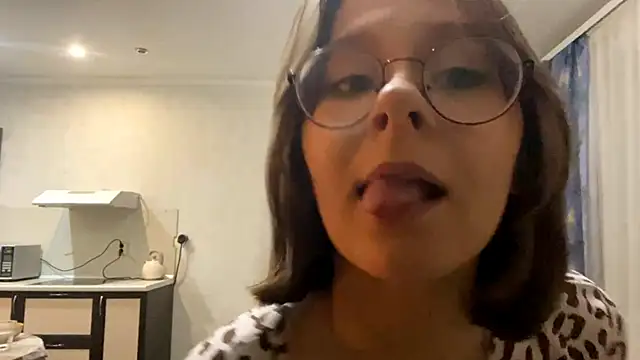 AlmaMitchell online show from 21, 4, 2026