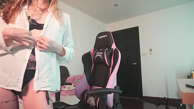 HelenHiss online show from 20, 4, 2026