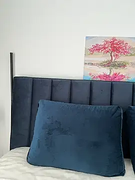 Mira Luna online show from 23, 4, 2026