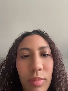 Daphnne Curly online show from 7, 6, 2026