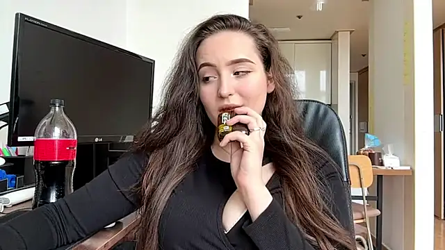 Emilly Cart online show from 10, 6, 2026