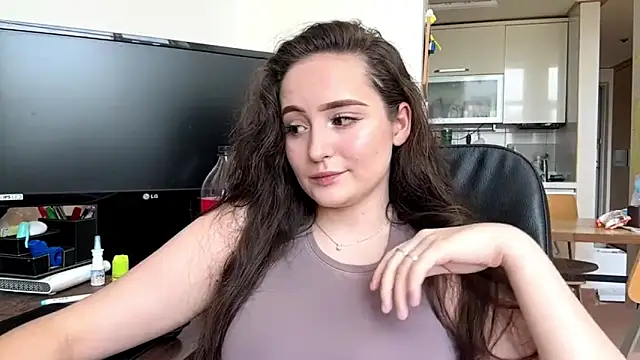 Emilly Cart online show from 12, 6, 2026