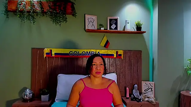LunaDelux0 online show from 12, 6, 2026
