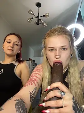 Snapshot of DriveThruCiri chatting on 7, 6, 2026 DriveThruCiri online show from 7, 6, 2026