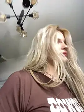 Snapshot of DriveThruCiri chatting on 18, 6, 2026 DriveThruCiri online show from 18, 6, 2026