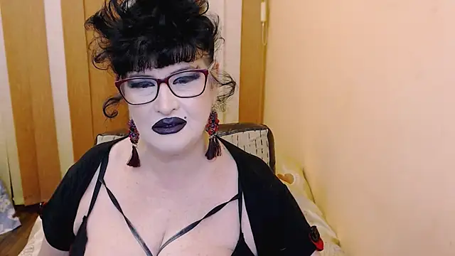 Snapshot of QuuenOfSin chatting on 5, 2, 2025 QuuenOfSin online show from 5, 2, 2025