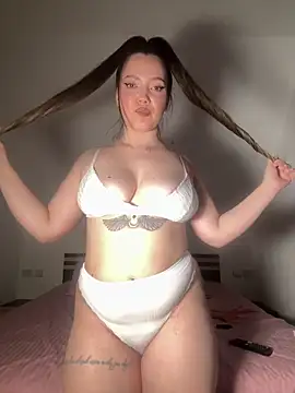 Snapshot of AlyraMoon chatting on 22, 4, 2026 AlyraMoon online show from 22, 4, 2026