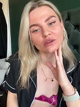 kinkykitty21 online show from 22, 4, 2026