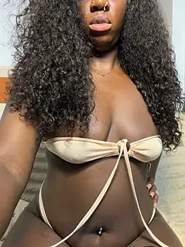 Snapshot of Leylabelle26 chatting on 5, 7, 2026 Leylabelle26 online show from 5, 7, 2026