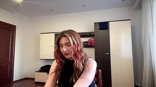 June Kiss online show from 4, 5, 2026