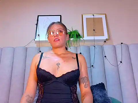 LiaaMoretti   online show from 28, 4, 2026