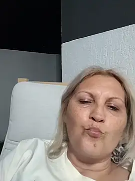 Divineblond online show from 24, 4, 2026