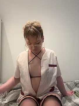 LilyFoot online show from 27, 4, 2026