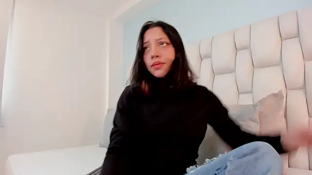 Snapshot of vayra_moon chatting on 3, 6, 2026 vayra moon online show from 3, 6, 2026
