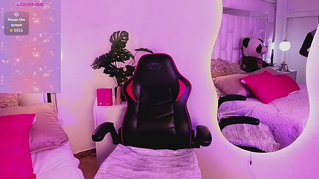 athenea fox  online show from 30, 4, 2026