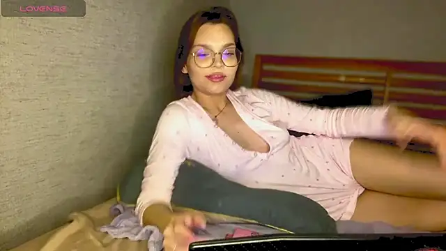 Snapshot of TessaLust_ chatting on 9, 5, 2026 TessaLust online show from 9, 5, 2026