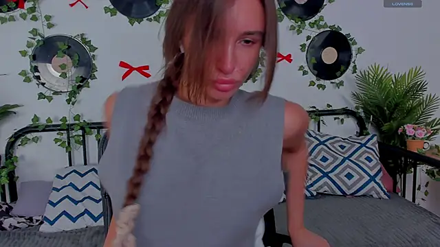 NicoleWells22 online show from 10, 6, 2026