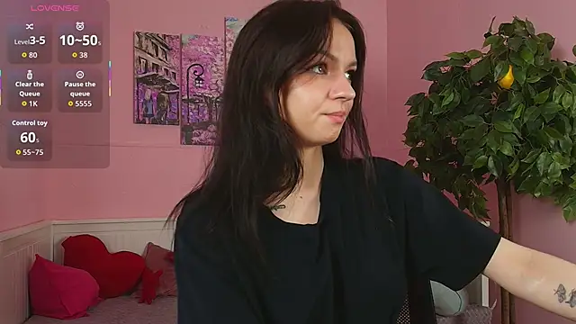 Luna Come online show from 3, 6, 2026