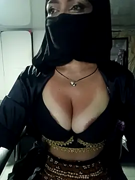 Snapshot of nadia__abaud chatting on 11, 3, 2025 nadia abaud online show from 11, 3, 2025