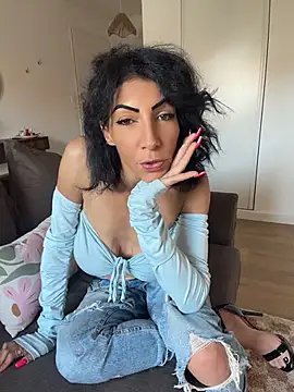 Yasmiinee online show from 22, 5, 2026