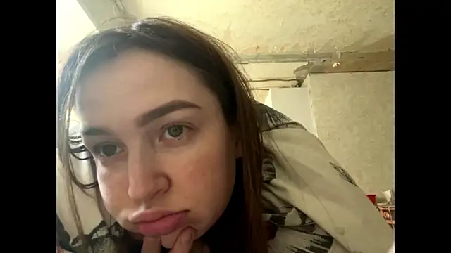 Chloooee online show from 9, 5, 2026