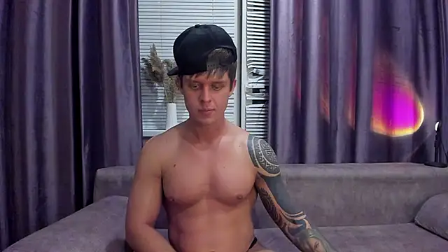 Snapshot of MarcoErra chatting on 7, 6, 2026 MarcoErra online show from 7, 6, 2026