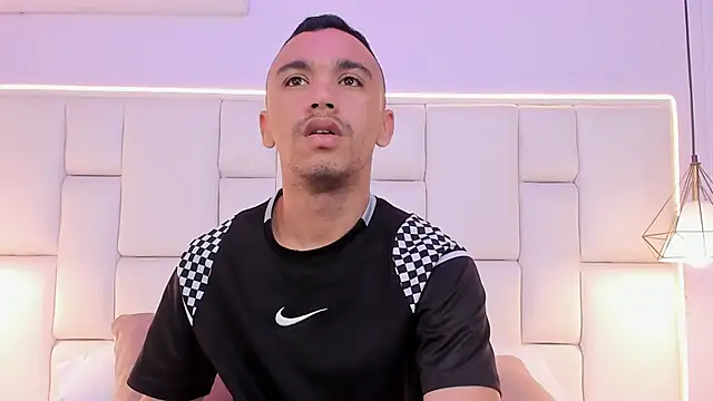 AndresSolorzano1 online show from 13, 5, 2026