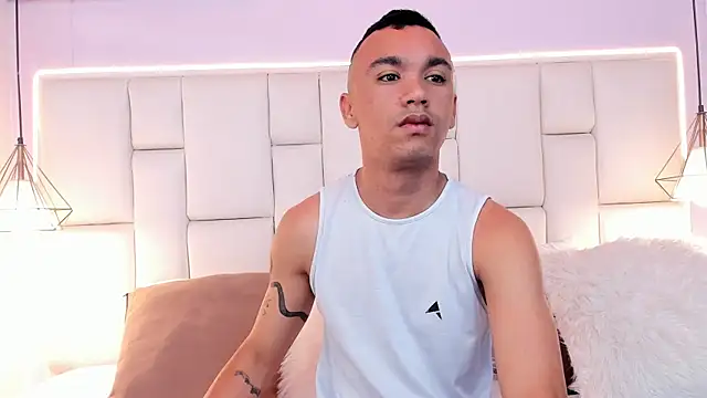 AndresSolorzano1 online show from 19, 6, 2026